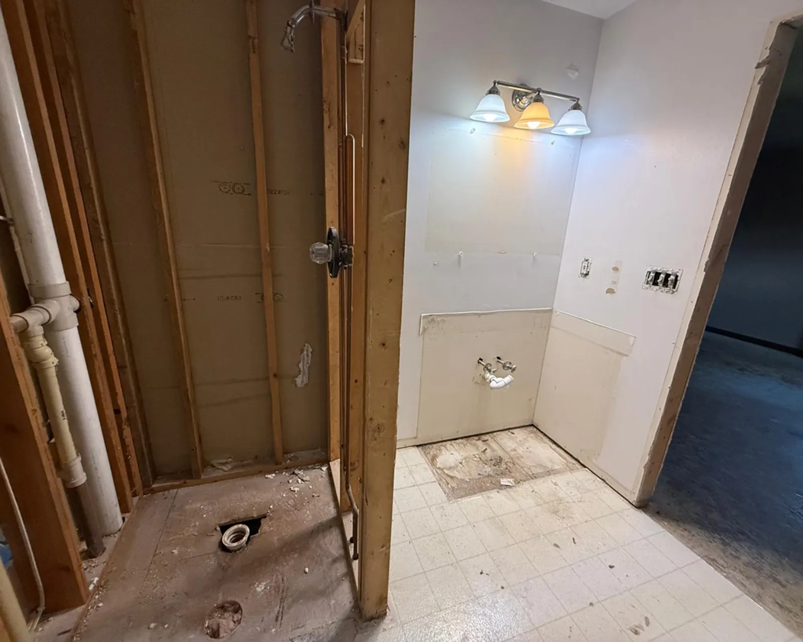 Before: dated bathroom before remodel